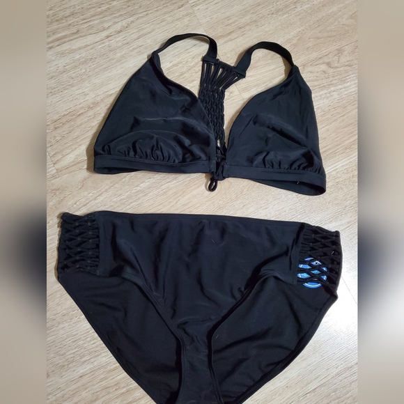 NEW bikini! - Picture 1 of 5